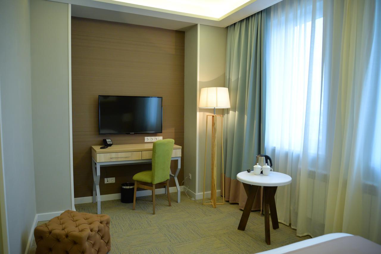 Green Which Hotel Kokshetau Exterior photo